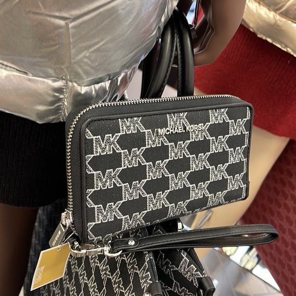 Michael Kors Jet Set Travel Large Phone Case Wristlet Wallet MK Black Multi - Picture 5 of 16